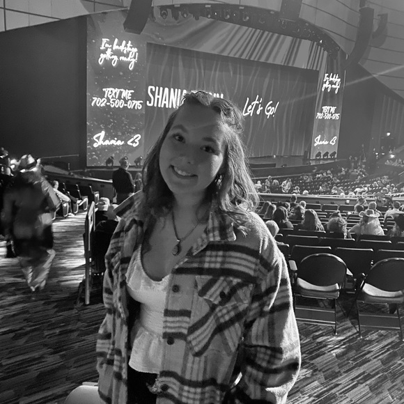 Meet your Posher, Kierlyn - Picture 2 of 2